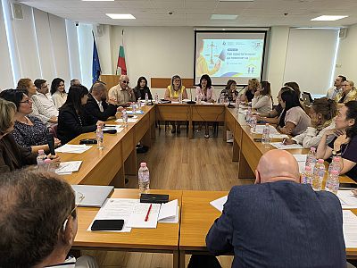 Кръглата маса "Как юристите могат да помогнат на децата?" даде начало на инициативата "Адвокати за децата" на ЦОА "Кръстю Цон...